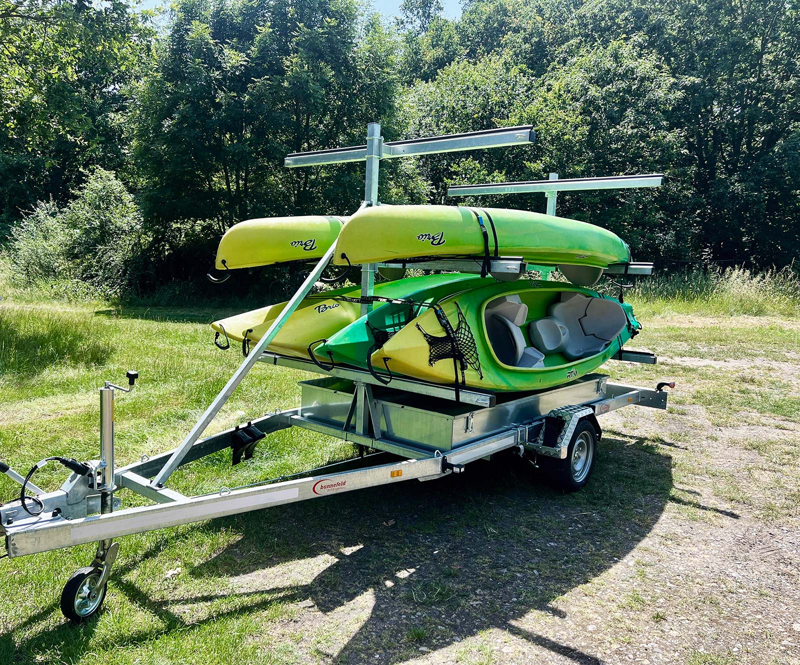 2er Kajaks auf dem Bootsanhänger der Lippepiraten